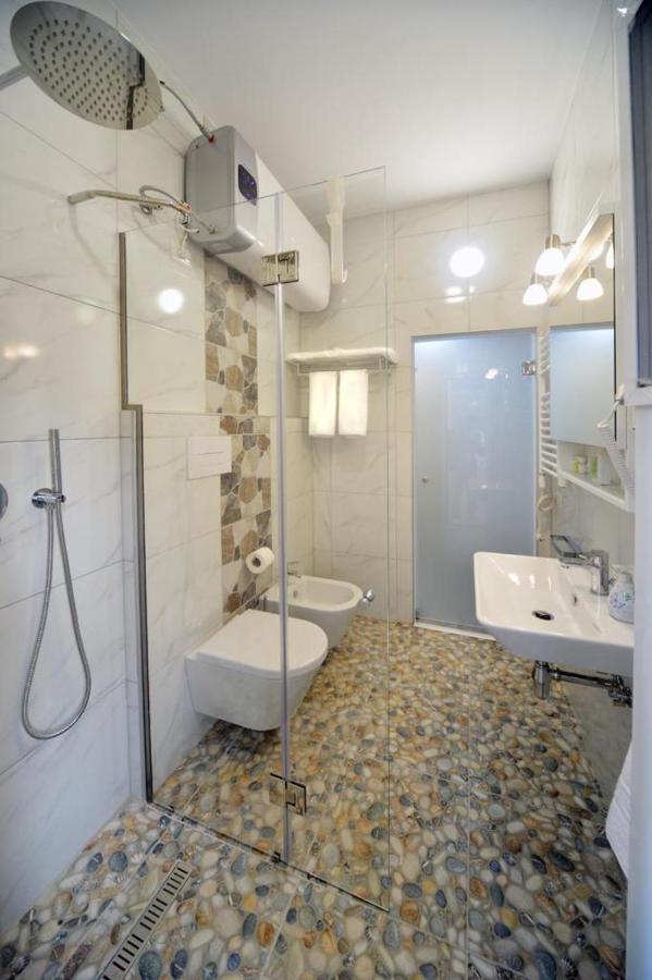 Konak Rooms L Skanderbeg Square Tirana Exteriör bild